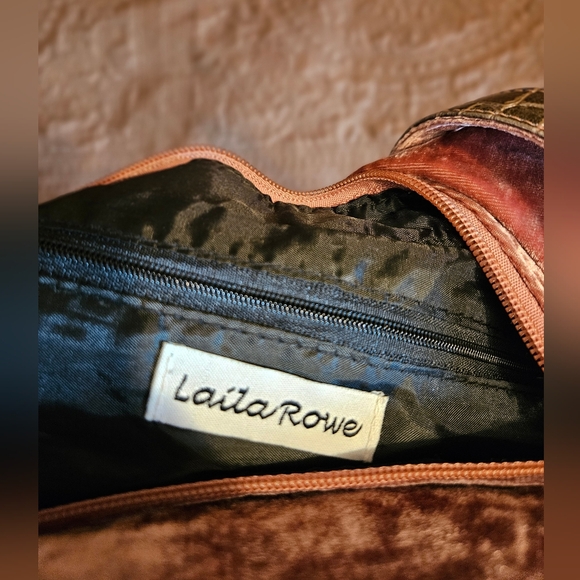 Laila Rowe Crushed Velvet hobo bag with glass case - Picture 2 of 16